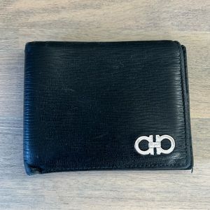 Salvatore Ferragamo Men’s Gancini Wallet black with blue interior